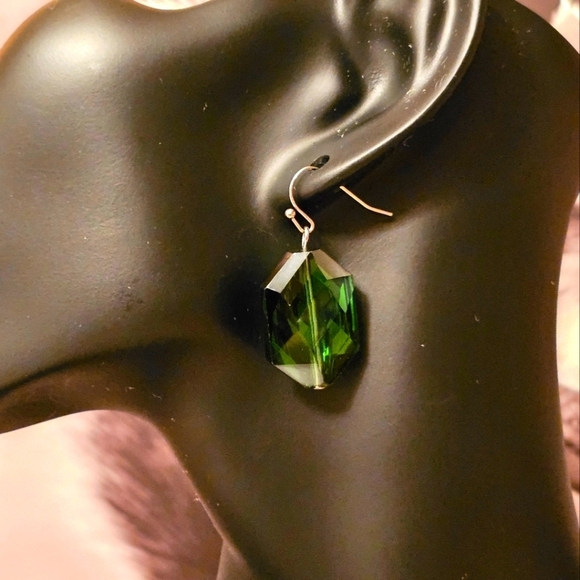Elegant Green Crystal and NEW Faux Leather Earrings Set E1P42/3 - Picture 2 of 8
